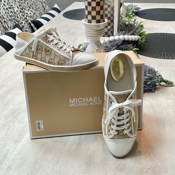 Michael Kors Kristy Slides 🤎 - Picture 4 of 11